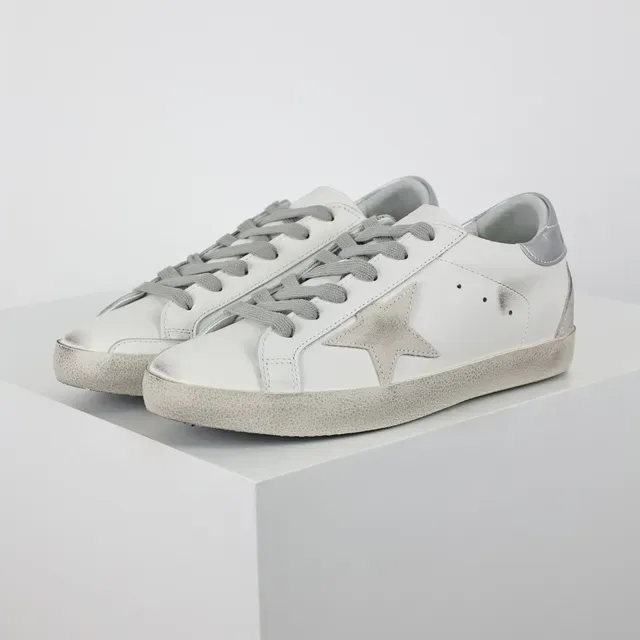 Golden Goose Superstar Zapatillas Lifestyle De Cuero Blanco Desgastadas 2