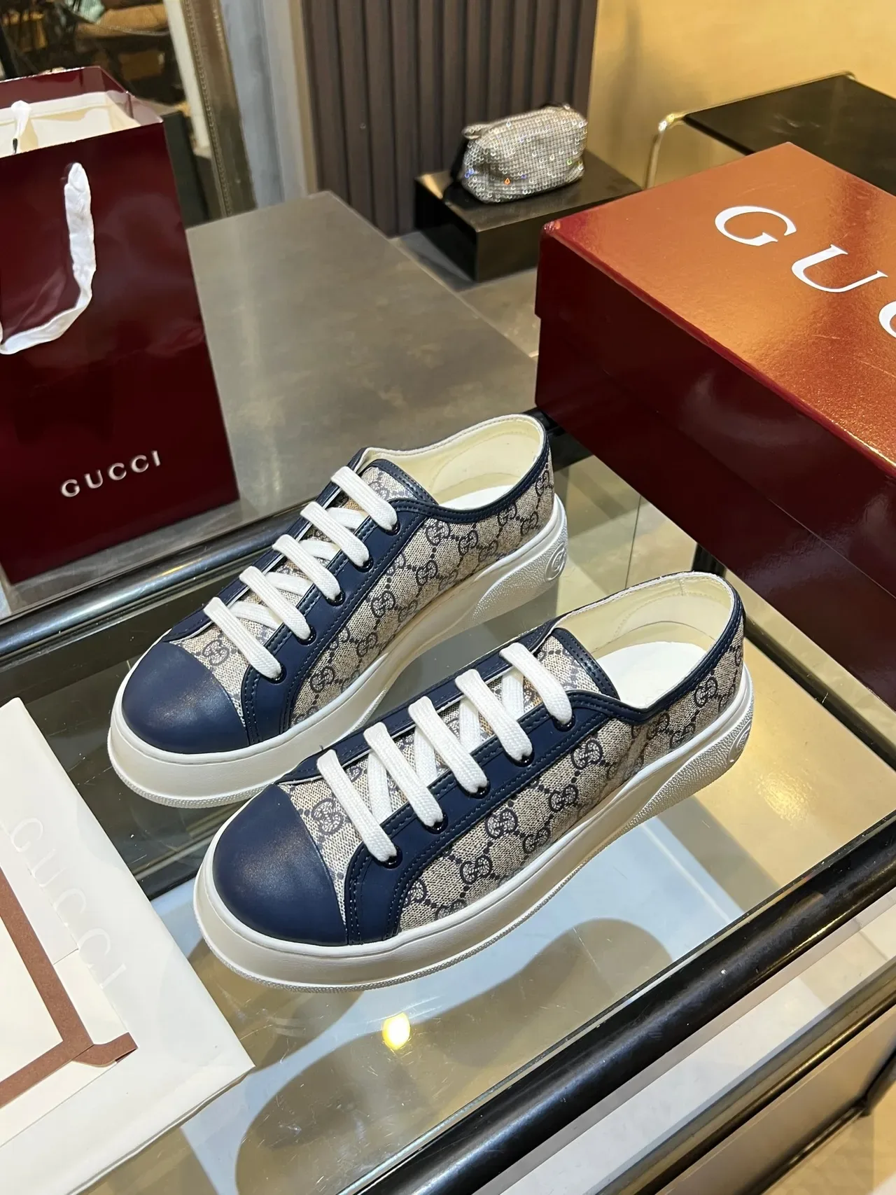 Gucci Ace GG Monogram ক্যানভাস এবং নেভি চামড়া লাইফস্টাইল স্নিকার্স 2