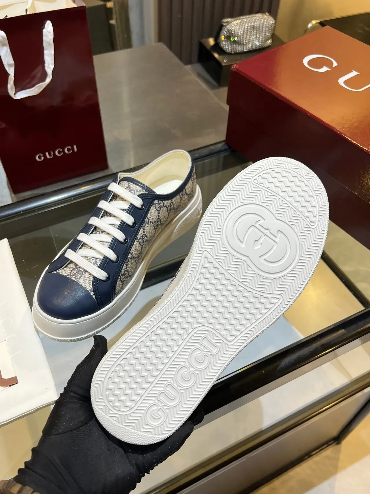 Gucci Ace GG Monogram ক্যানভাস এবং নেভি চামড়া লাইফস্টাইল স্নিকার্স 3
