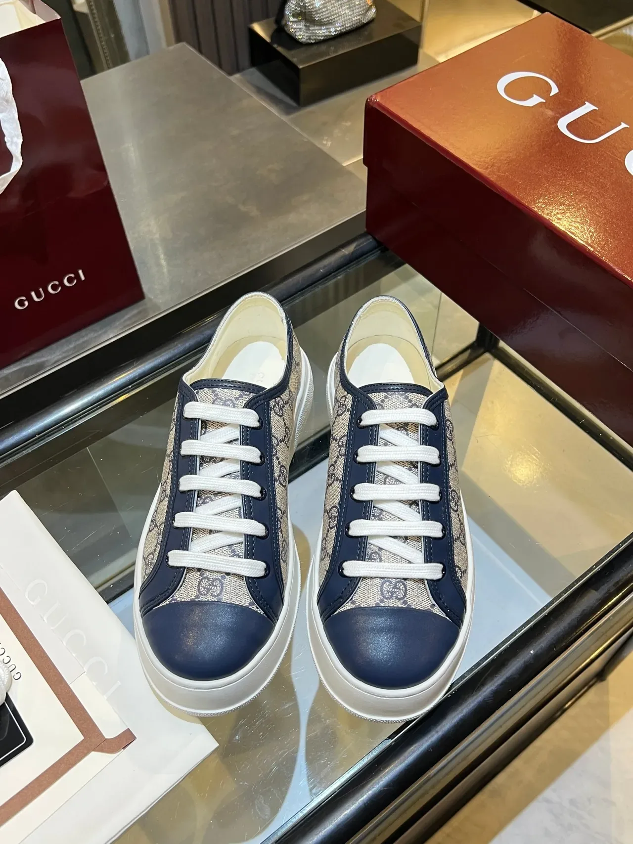 Gucci Ace GG Monogram ক্যানভাস এবং নেভি চামড়া লাইফস্টাইল স্নিকার্স 4