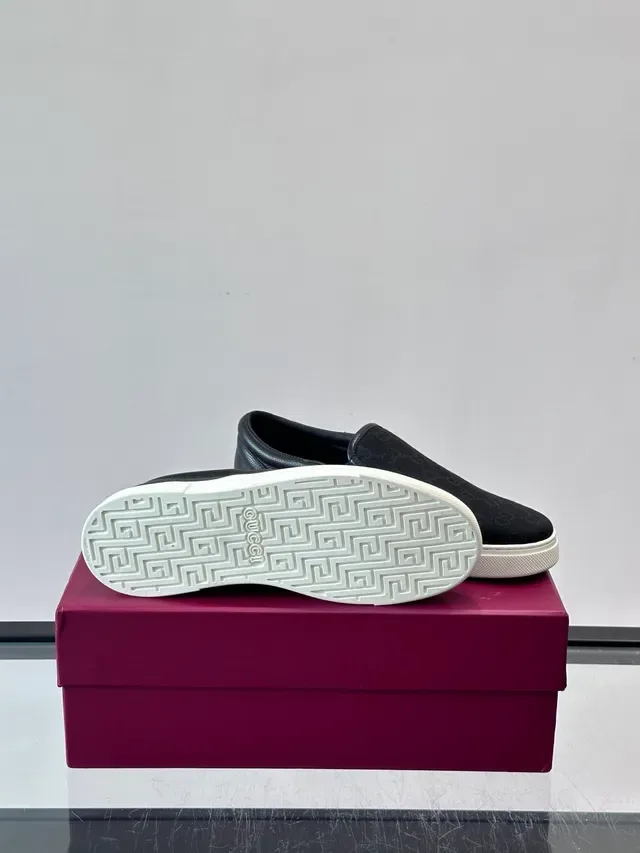 Gucci Ace स्लिप-ऑन काला मॉनोग्राम कैनवास सफेद सोल लाइफस्टाइल स्नीकर 2