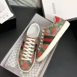Gucci Ace impresión de fresa GG Monogram zapatillas lifestyle