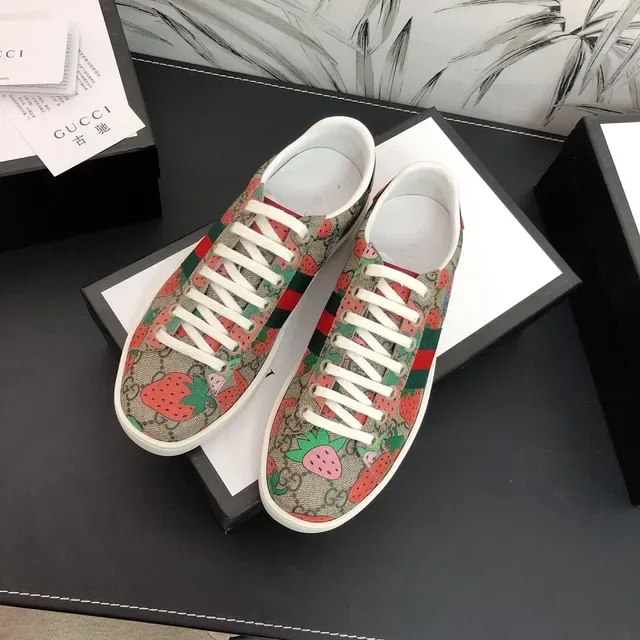 Gucci Ace impression de fraise GG Monogram sneakers lifestyle 3