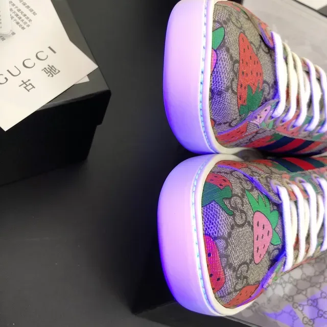 Gucci Ace impression de fraise GG Monogram sneakers lifestyle 5