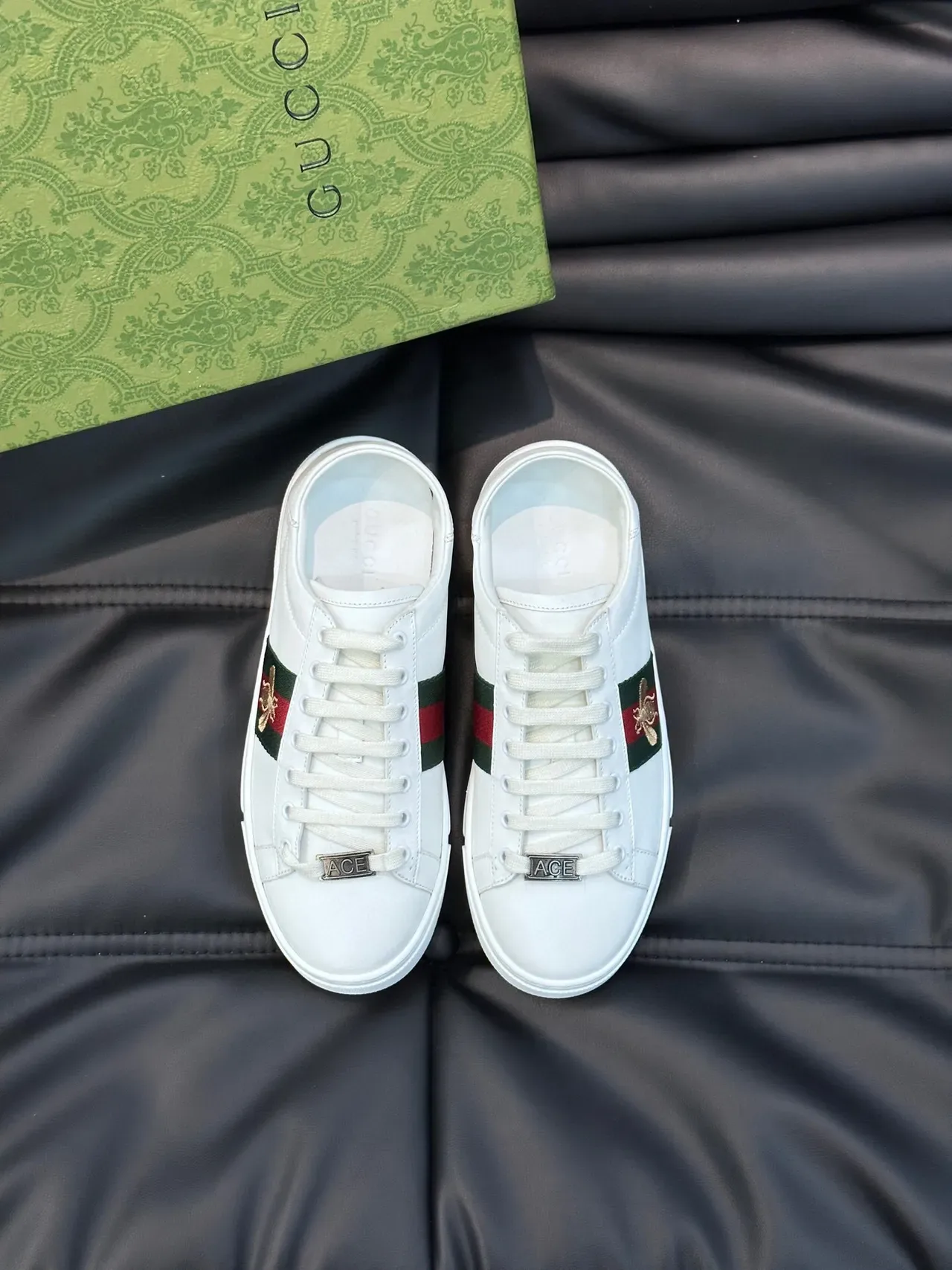 Gucci Ace أبيض أخضر أحمر ويب سترايب تطريز نحلة أسلوب حياة حذاء رياضي 2