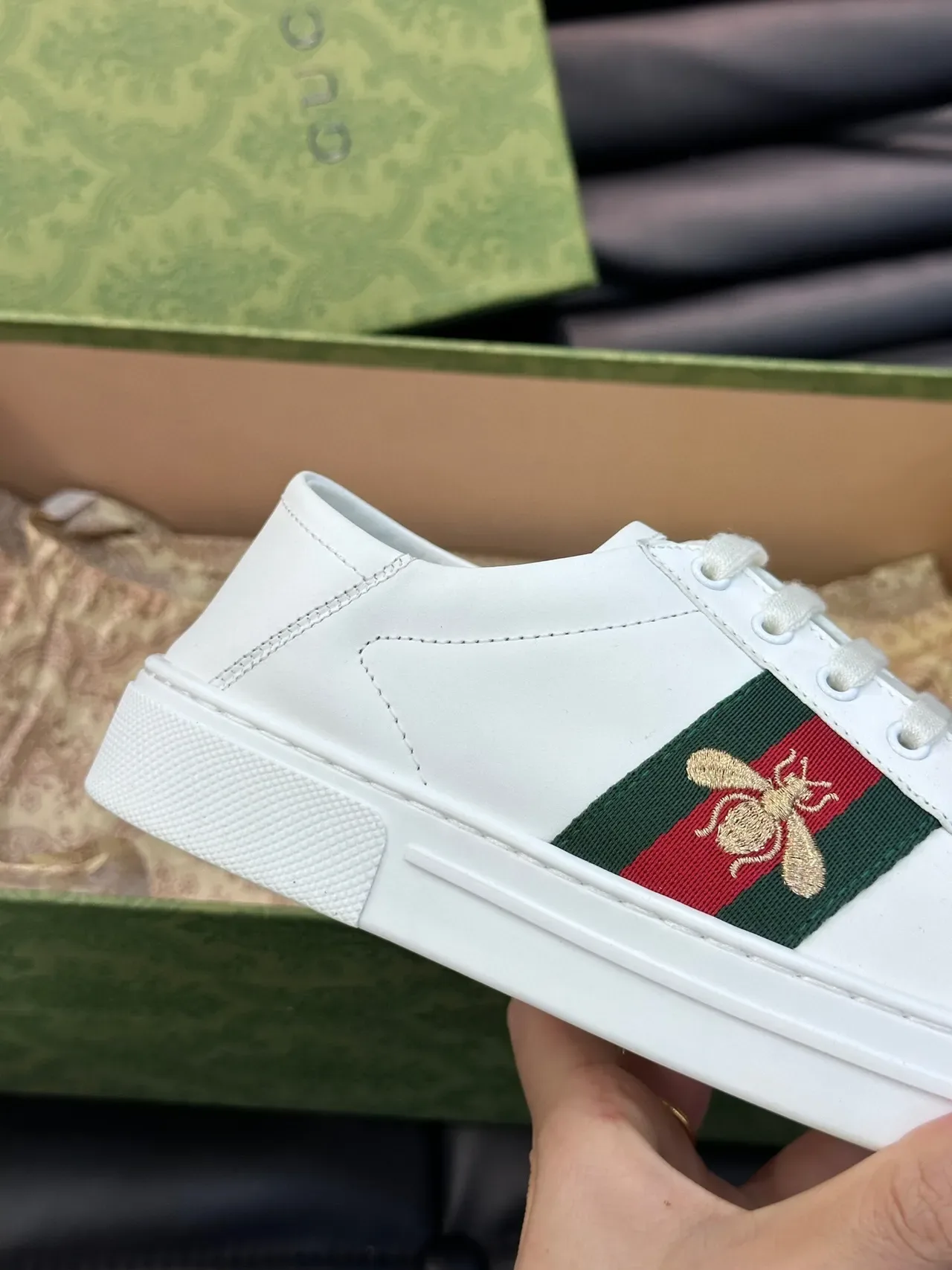 Gucci Ace أبيض أخضر أحمر ويب سترايب تطريز نحلة أسلوب حياة حذاء رياضي 6