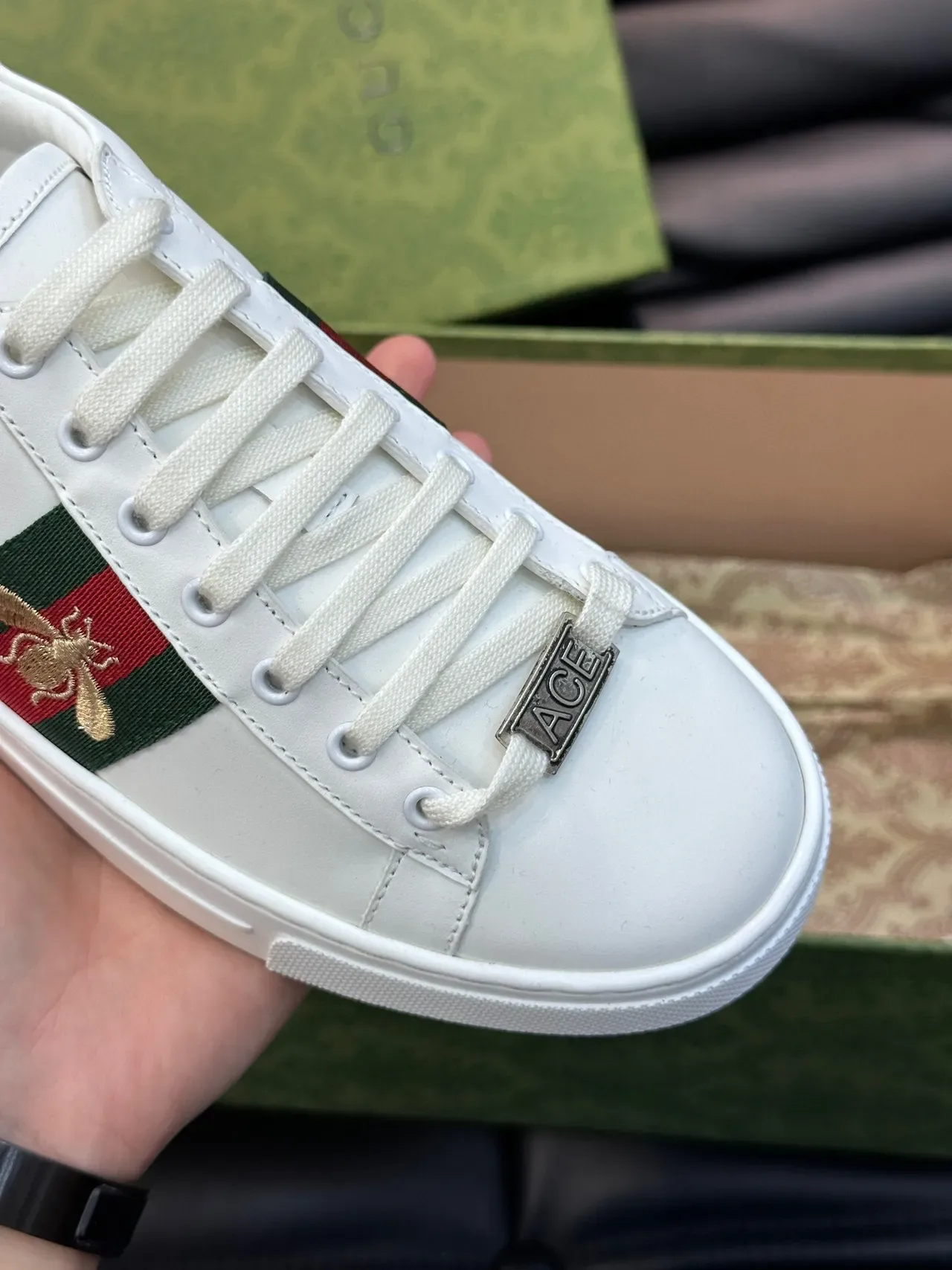 Gucci Ace أبيض أخضر أحمر ويب سترايب تطريز نحلة أسلوب حياة حذاء رياضي 7