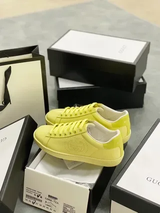 Gucci Ace حذاء رياضي أصفر مثقوب لوجو أسلوب حياة 3