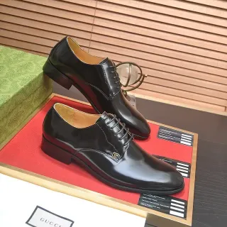 Gucci काली भूरी पॉलिश्ड चमड़े की कैप टो ऑक्सफोर्ड जूते