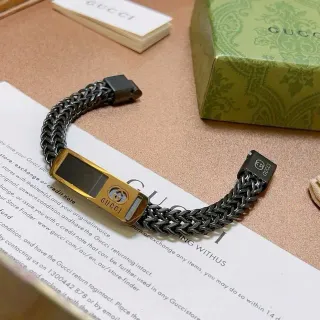 Gucci Pulsera Negra y Oro Cadena Enlazada Metal Oxidado