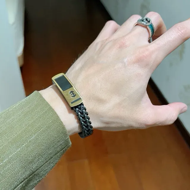Gucci Pulseira Corrente de Elos Metal Oxidado Preto e Dourado 2