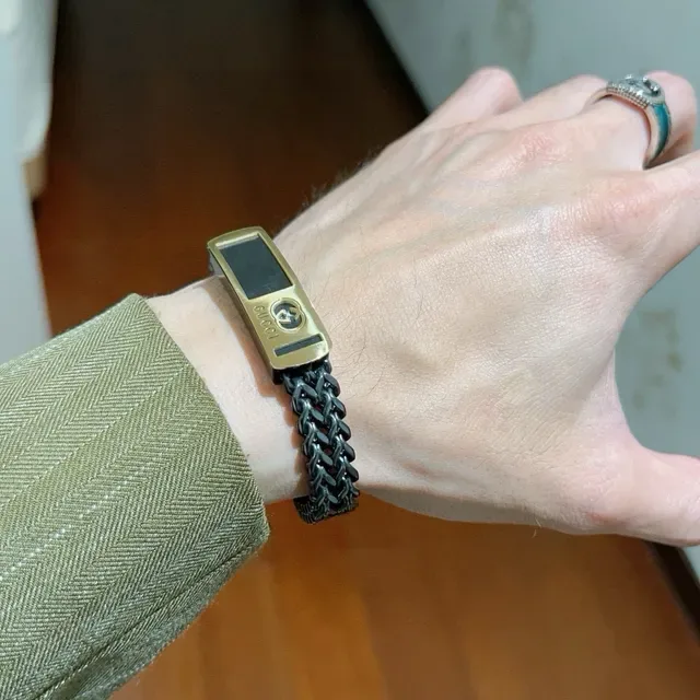 Gucci Pulseira Corrente de Elos Metal Oxidado Preto e Dourado 3