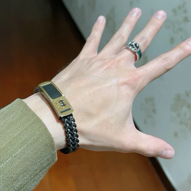 Gucci Pulseira Corrente de Elos Metal Oxidado Preto e Dourado 6