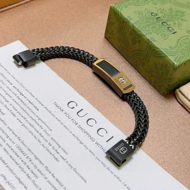 Gucci Pulseira Corrente de Elos Metal Oxidado Preto e Dourado 7