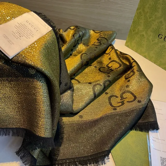 Gucci Negro Dorado GG Monogram Tejido Metálico Gradiente Chal 8