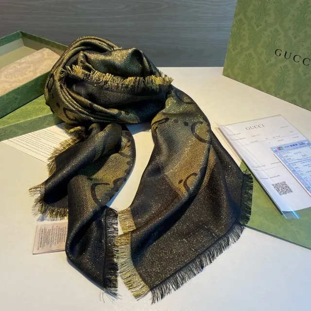 Gucci Negro Dorado GG Monogram Tejido Metálico Gradiente Chal 9