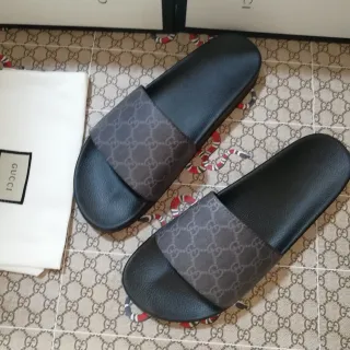 Gucci 黑色灰色 Monogram 鞋带 模制橡胶鞋底 拖鞋