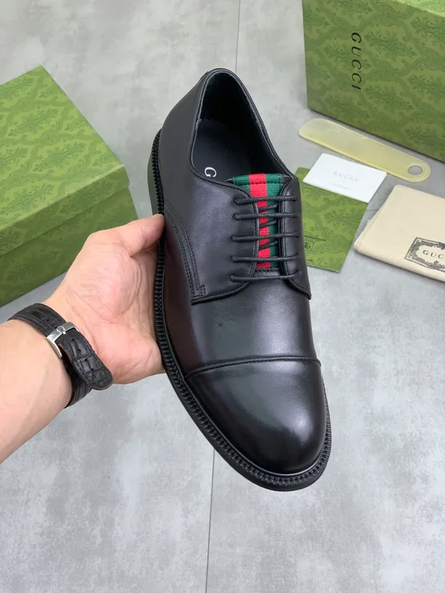 Gucci Chaussures Oxford Noir Multicolore à Bout Cap Semelle en Caoutchouc et Coutures en Caoutchouc 1