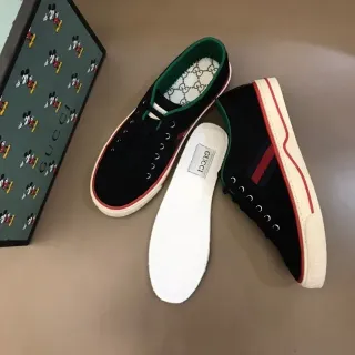 Gucci Negro y Rojo Canvas Upper Web Stripe Lifestyle Sneakers