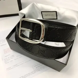 Gucci Correa de cuero negra y plateada con hebilla rectangular de GG Monogram grabada
