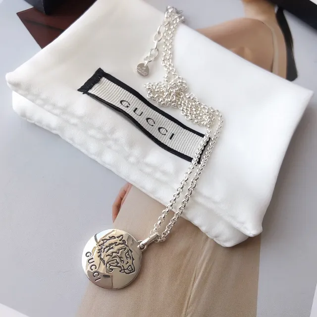Gucci Blind for Love Engraved Pendant Necklace 4
