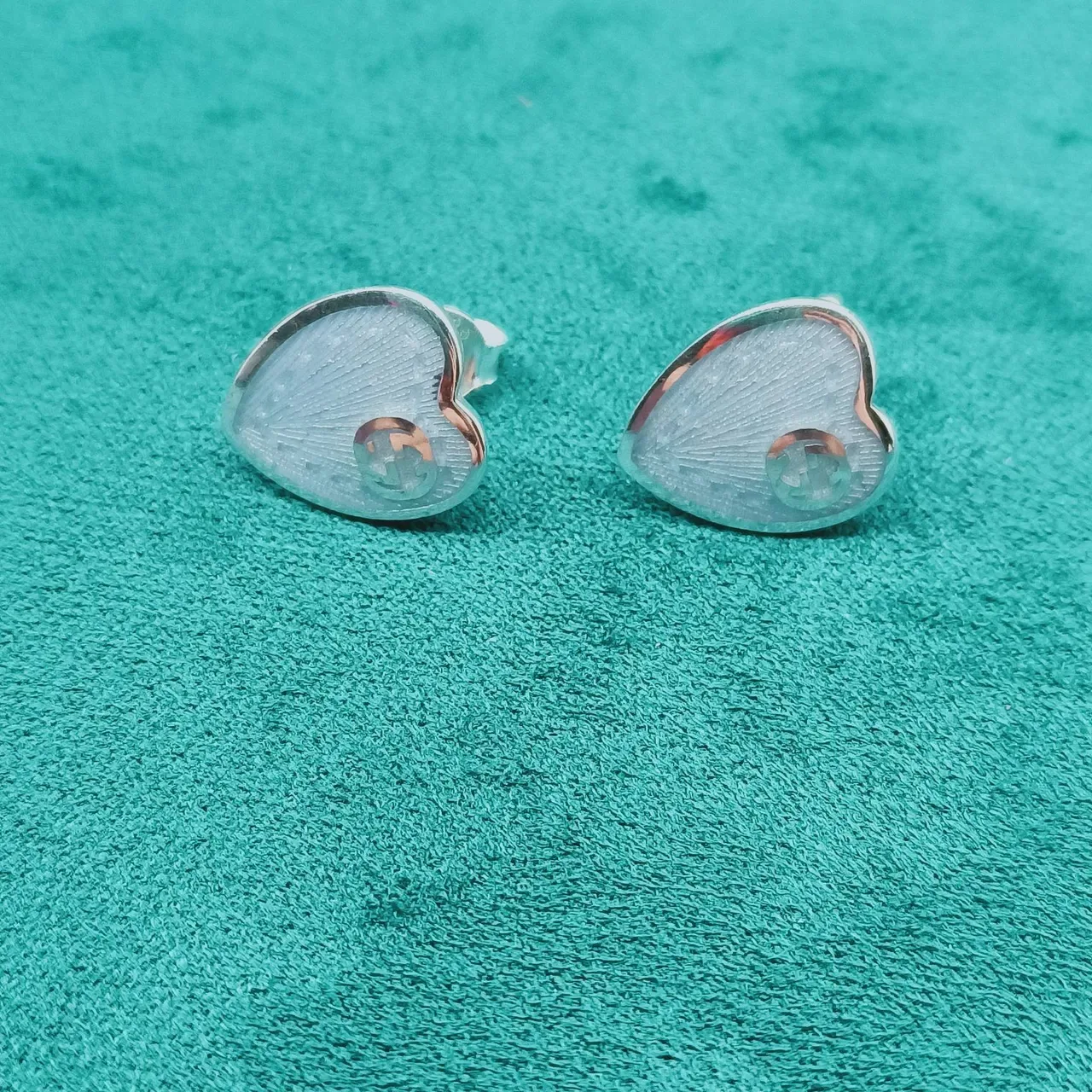 Gucci Blue Silver Heart-Shaped Enamel Brooch 3