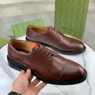 Gucci भूरा काला कैप टू चिकना चमड़ा ऑक्सफोर्ड जूते