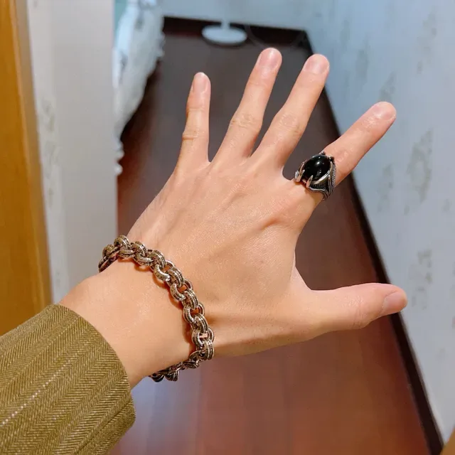 Gucci Chunky Engraved Curb Chain Bracelet 2