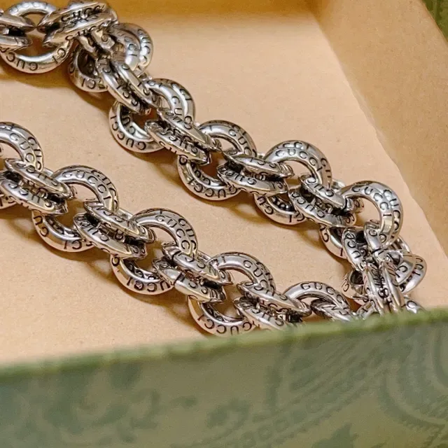Gucci Chunky Engraved Curb Chain Bracelet 9