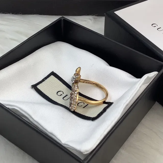 Bague Gucci Cristaux incrustés avec motif floral et double G en ton doré 4