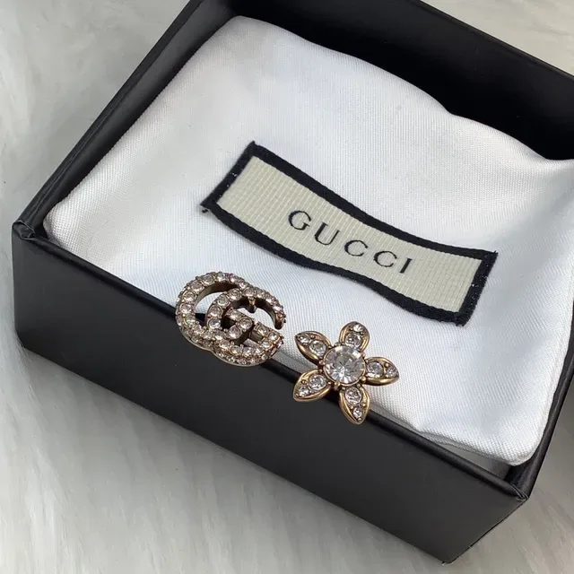 Bague Gucci Cristaux incrustés avec motif floral et double G en ton doré 6
