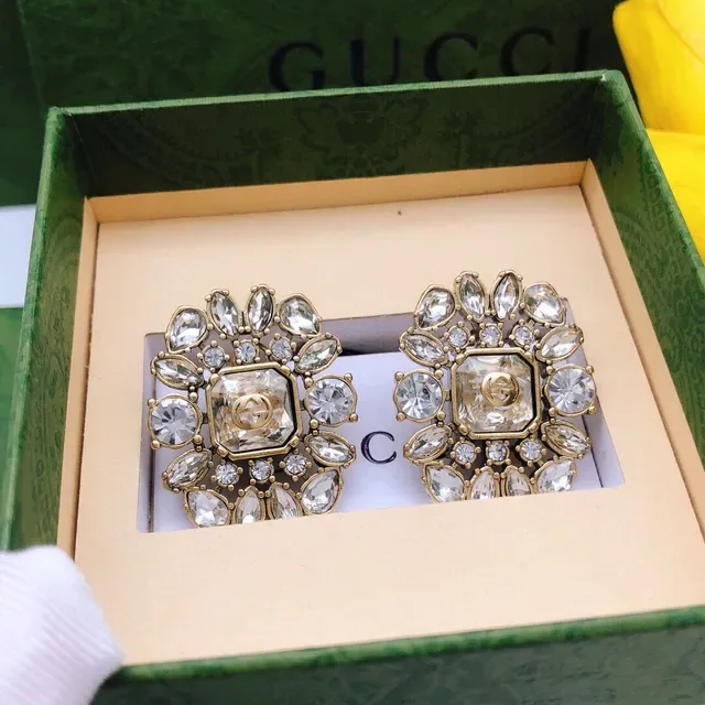 Gucci क्रिस्टल-एंक्रस्टेड इंटर्लॉकिंग GG ब्रोच 5