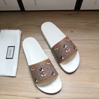 Gucci Disney Mickey Mouse GG Supreme sandalias deslizantes