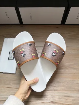Gucci Disney Mickey Mouse GG Supreme Slide Slippers 2