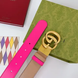 Cinto Gucci Double G reversível rosa e bege de couro