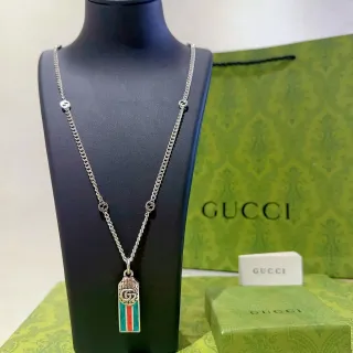 Gucci এনামেল স্ট্রাইপ Interlocking G পেন্ডেন্ট নেকলেস