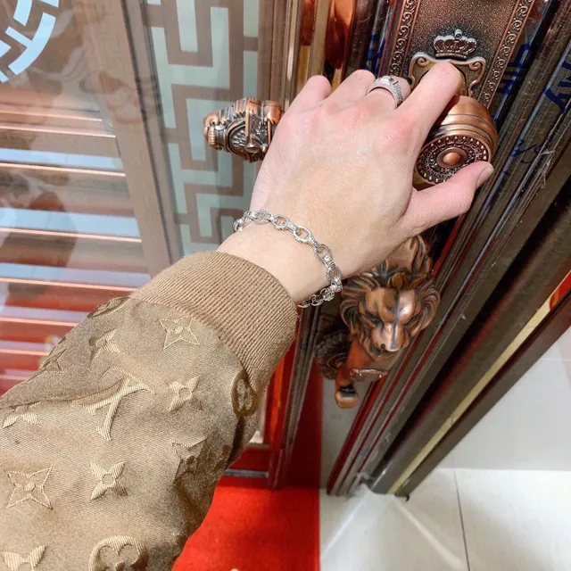 Gucci Engraved Logo Chain Bracelet 7