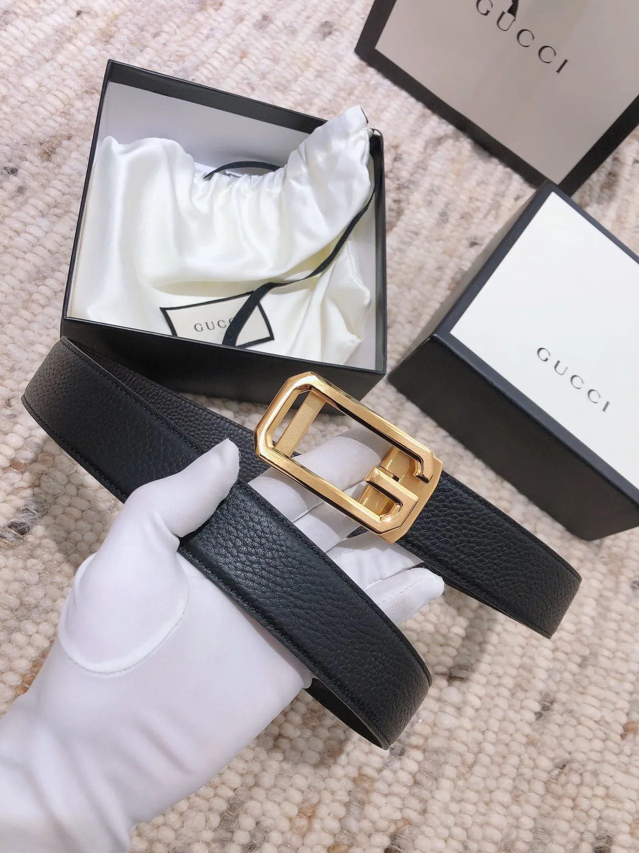 Gucci G-Buckle Cinto de Couro Preto Texturizado 3