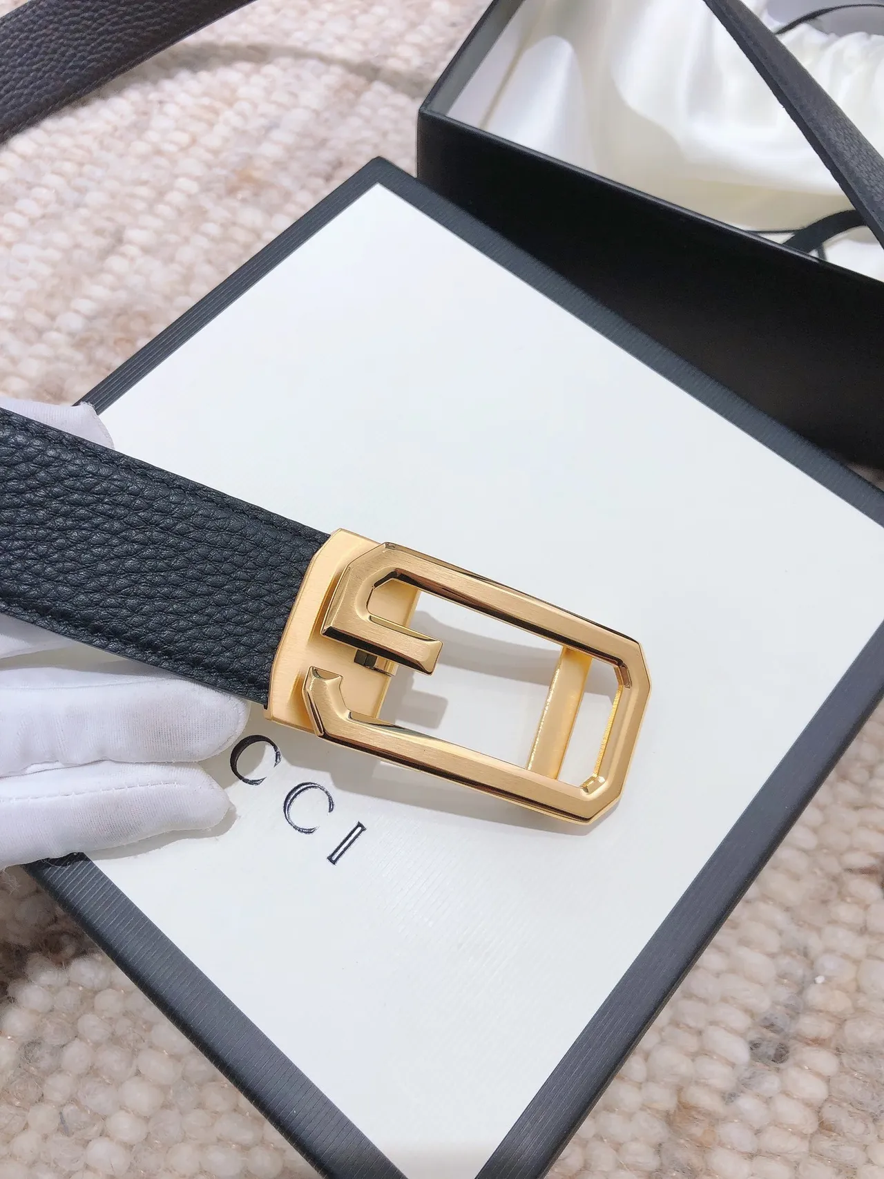 Gucci G-Buckle Cinto de Couro Preto Texturizado 4