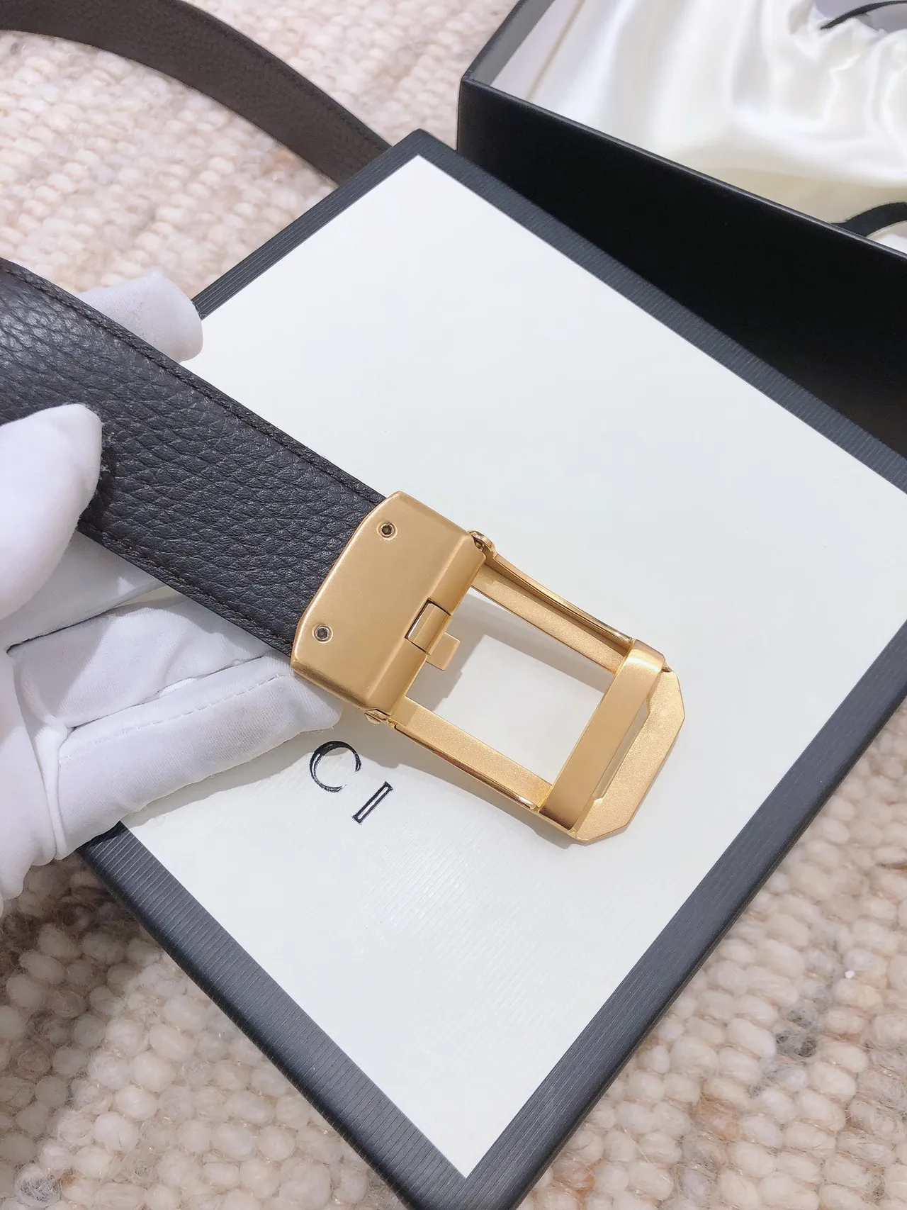 Gucci G-Buckle Cinto de Couro Preto Texturizado 6