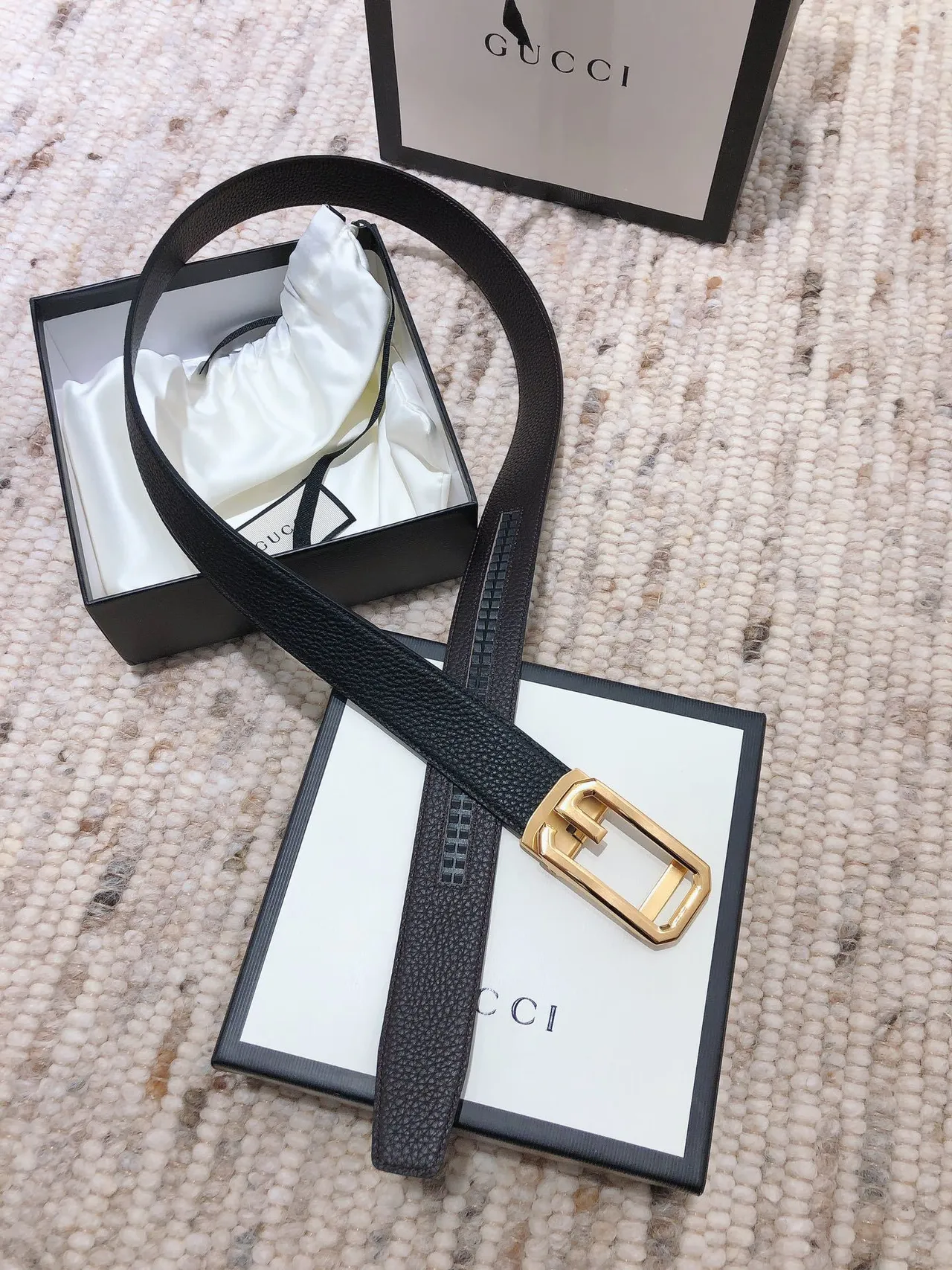 Gucci G-Buckle Cinto de Couro Preto Texturizado 7