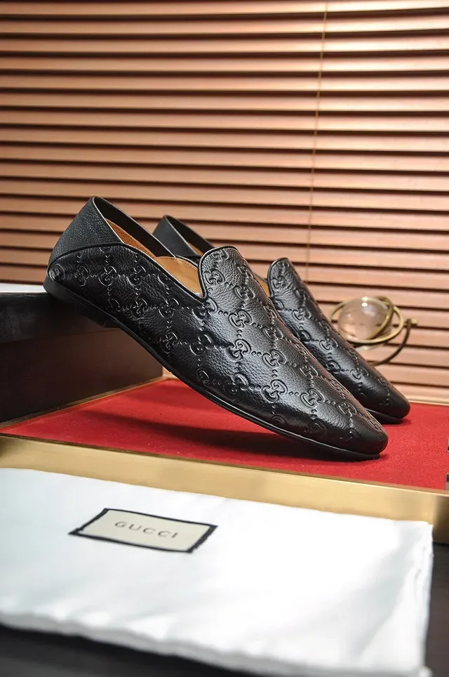 Gucci GG Marmont Black Beige Embossed Monogram Smooth Leather Loafer 9