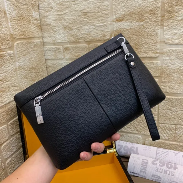 Gucci GG Marmont कालो दानेदार चामड़ा लिफाफा क्लच 9