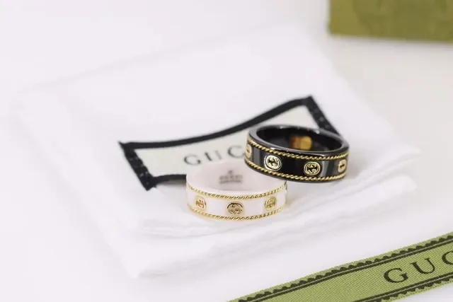 Gucci GG Marmont Anel Preto Branco Faixa Larga Interlocking G Logo 5