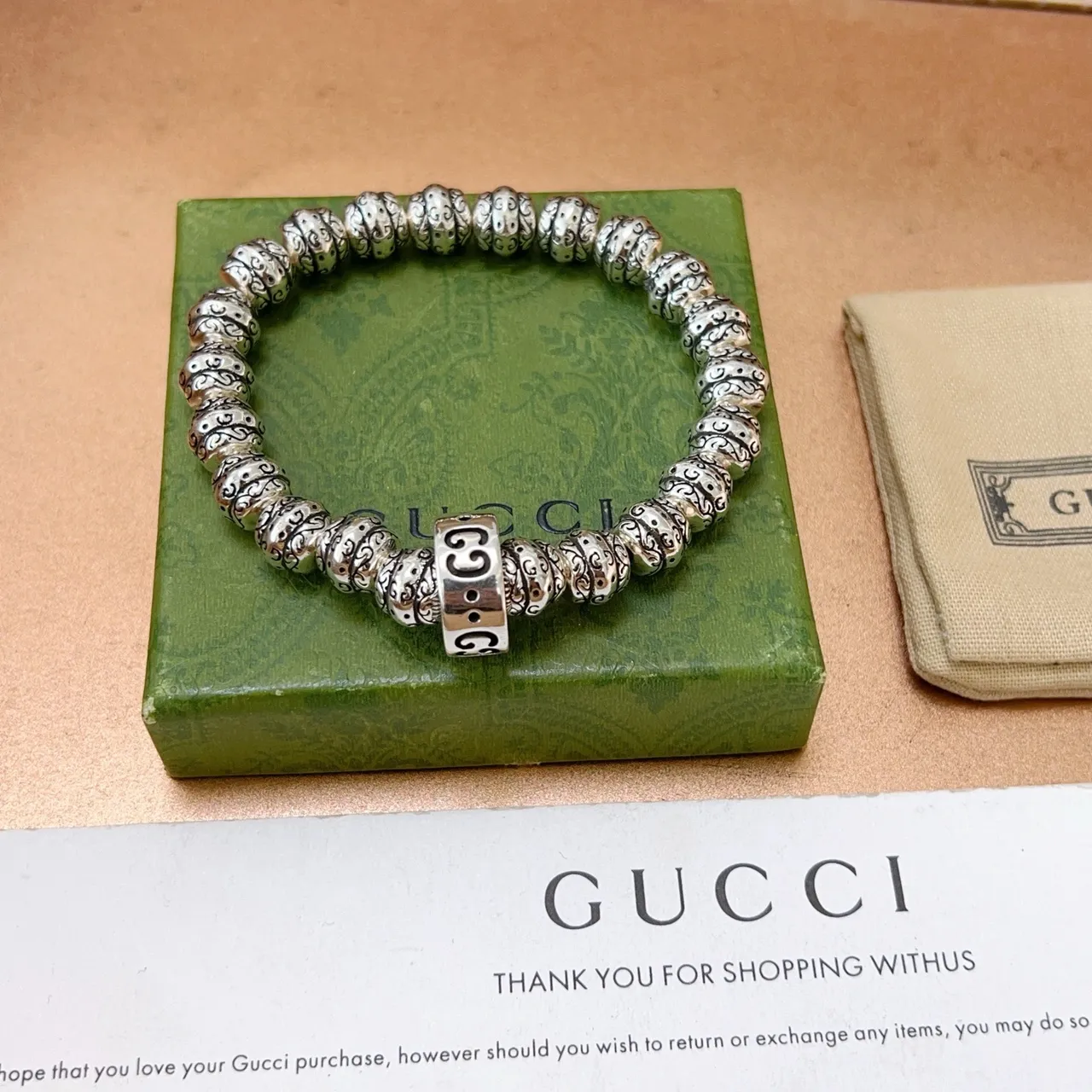 Gucci GG Marmont سوار فضي أسود مزخرف نقشي خرز متشابك G تعويذة سوار 3
