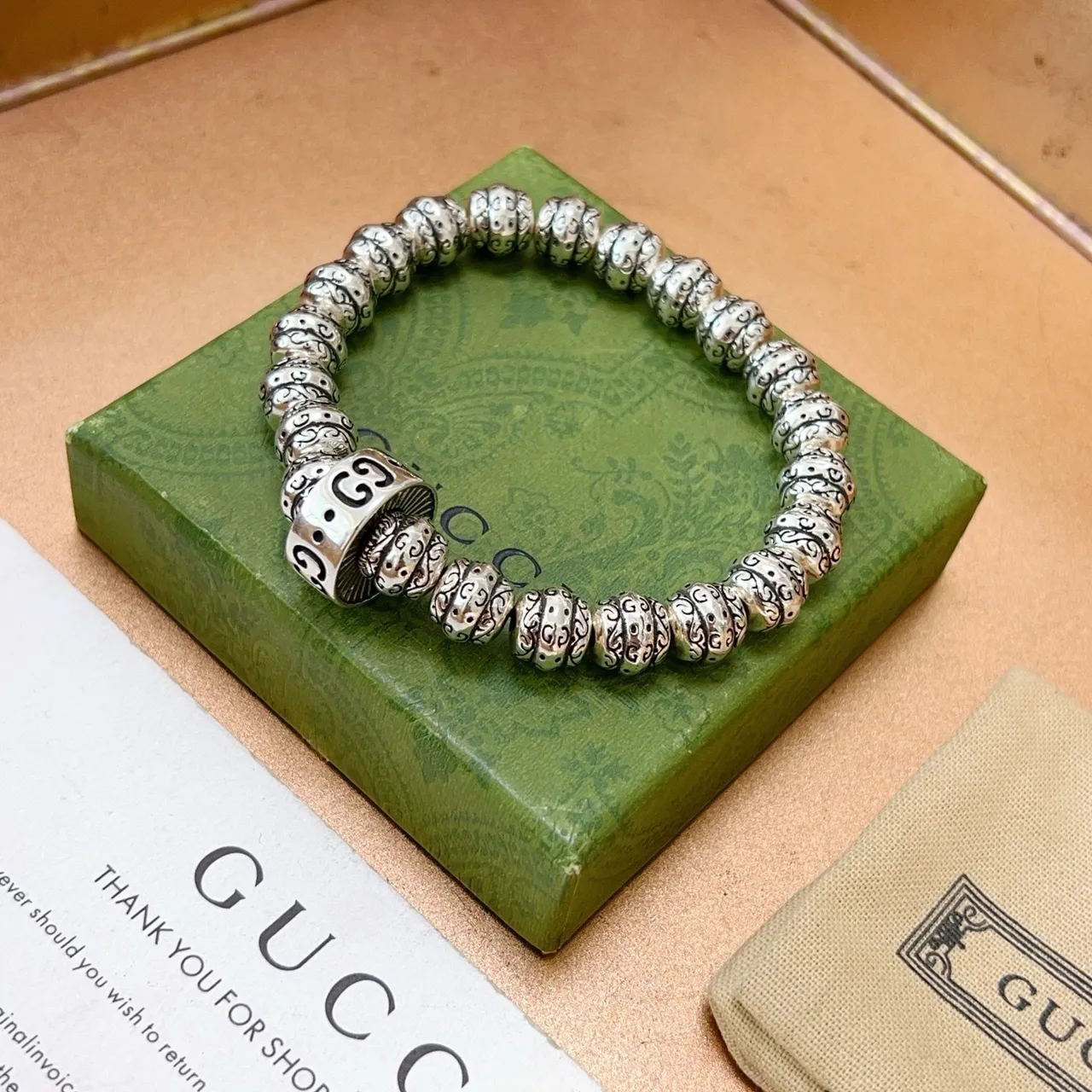 Gucci GG Marmont سوار فضي أسود مزخرف نقشي خرز متشابك G تعويذة سوار 5