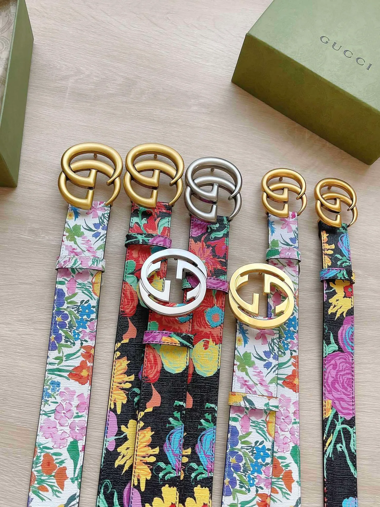 Gucci GG Marmont ceinture en cuir noir à imprimé floral 9