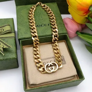 Collier Gucci GG Marmont Chaîne Curb Dorée Épaisse avec Fermoir Interlocking Double-G