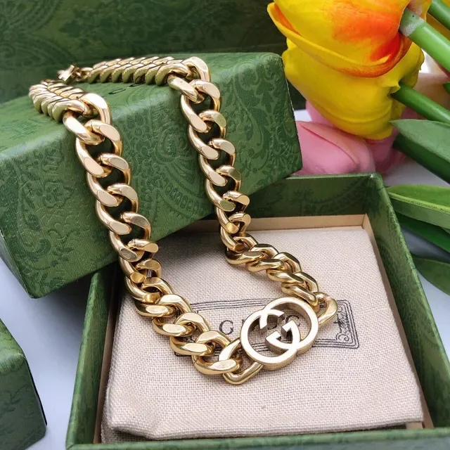 Collar Gucci GG Marmont Cadena Curb Dorada Gruesa con Cierre Interlocking Doble G 3