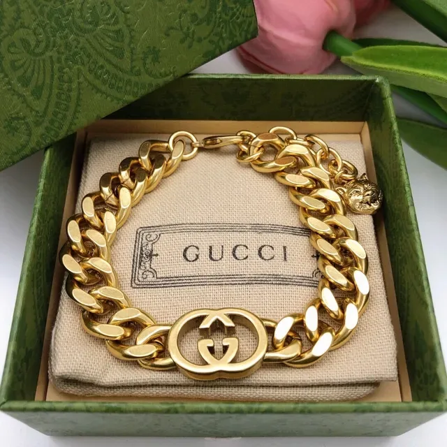 Collar Gucci GG Marmont Cadena Curb Dorada Gruesa con Cierre Interlocking Doble G 5